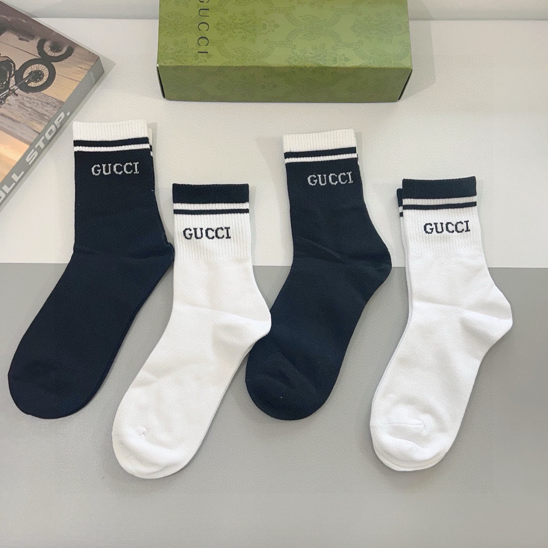 （一盒4双）
 Gucci 古奇 新款长筒袜子，纯棉面料，潮人必备 ，爆款经典双G，个性时尚百搭款，你值