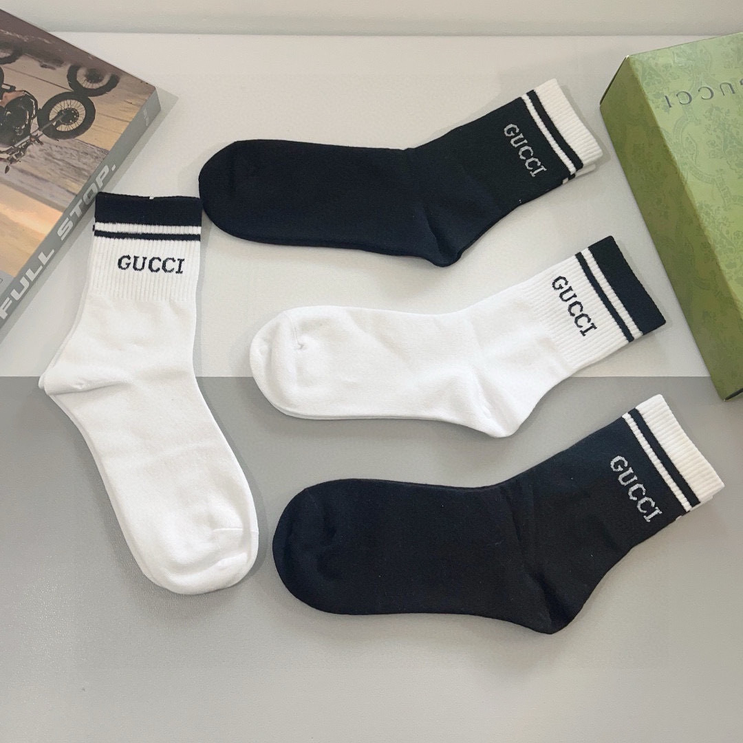 （一盒4双）
 Gucci 古奇 新款长筒袜子，纯棉面料，潮人必备 ，爆款经典双G，个性时尚百搭款，你值