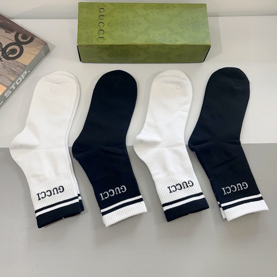 （一盒4双）
 Gucci 古奇 新款长筒袜子，纯棉面料，潮人必备 ，爆款经典双G，个性时尚百搭款，你值