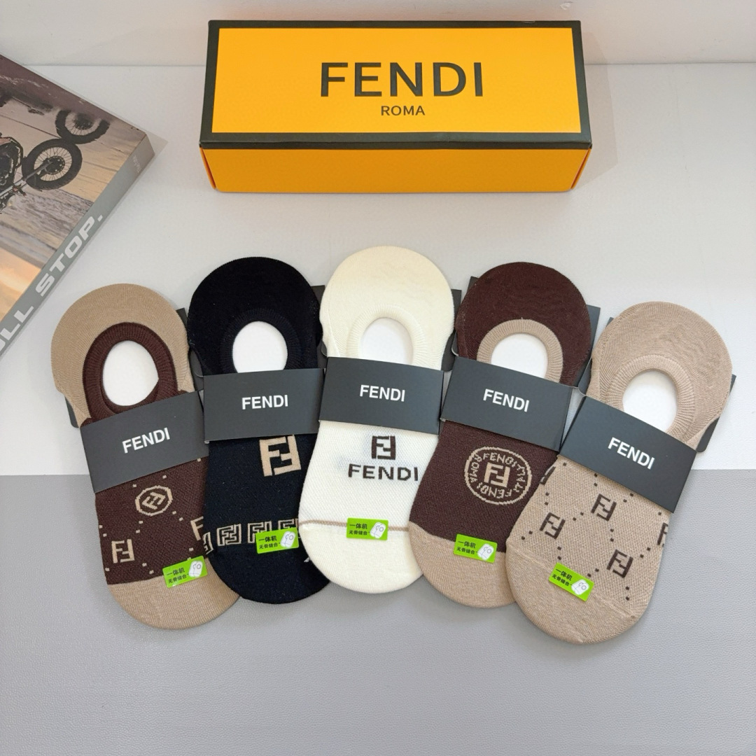 配包装（一盒5双）
FENDI （芬迪） 经典纯棉船袜，秒杀市场普通货，经典图案logo，专柜同步袜子❗