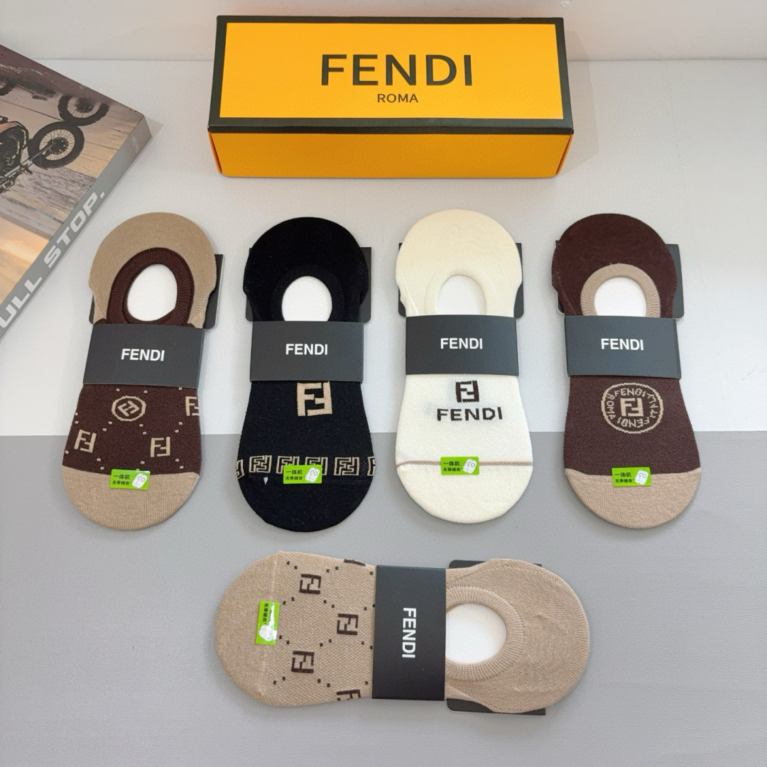 配包装（一盒5双）
FENDI （芬迪） 经典纯棉船袜，秒杀市场普通货，经典图案logo，专柜同步袜子❗