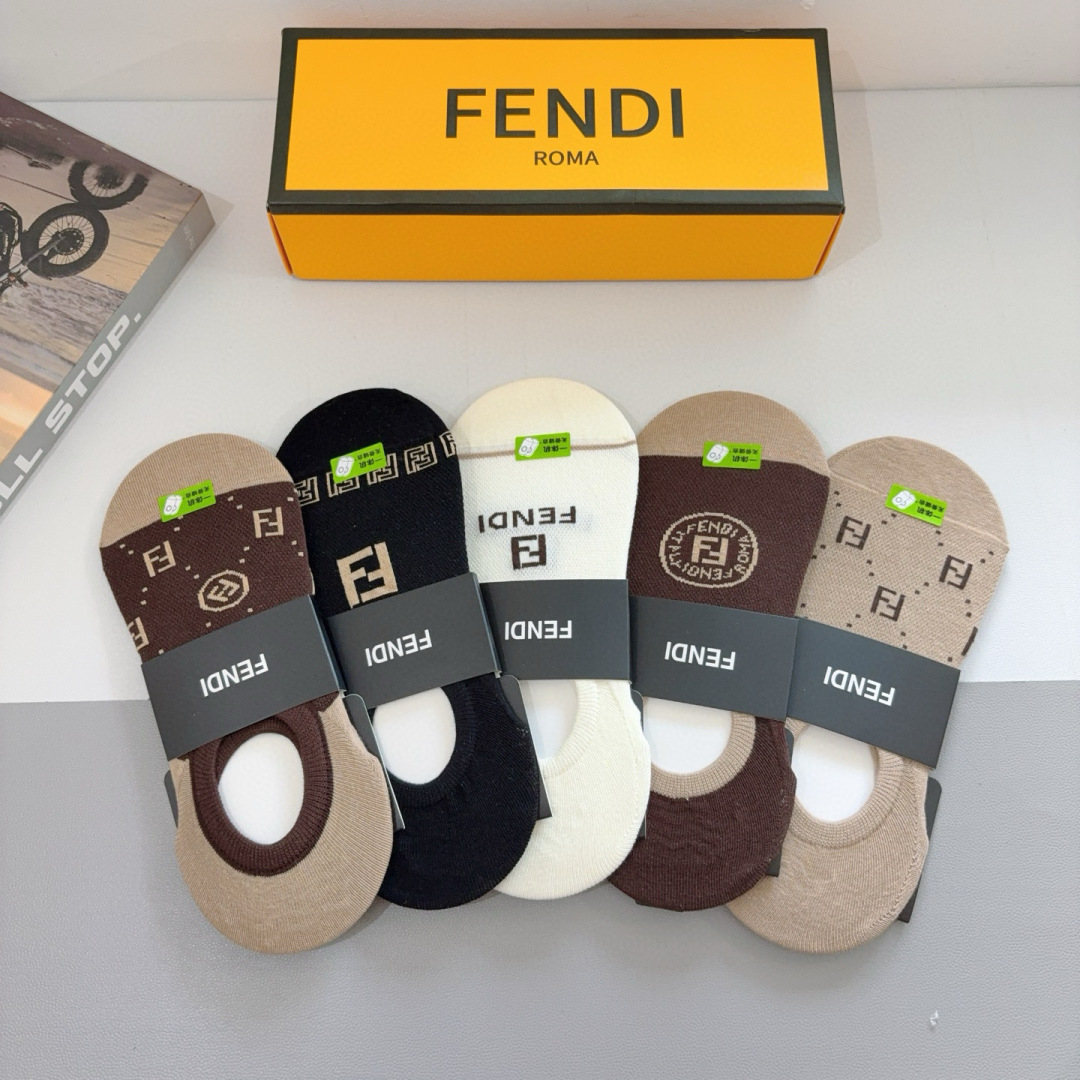 配包装（一盒5双）
FENDI （芬迪） 经典纯棉船袜，秒杀市场普通货，经典图案logo，专柜同步袜子❗