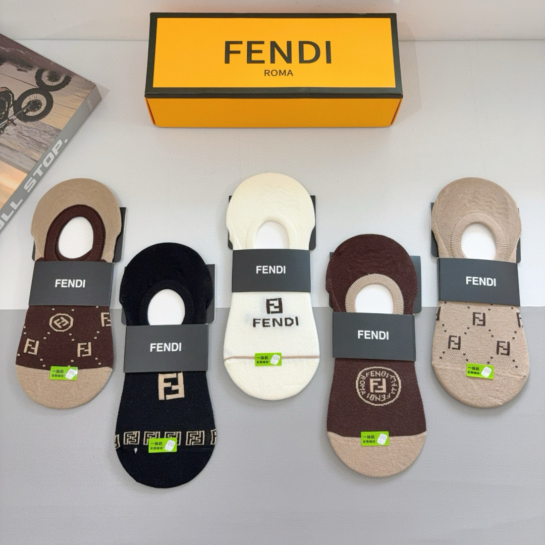 配包装（一盒5双）
FENDI （芬迪） 经典纯棉船袜，秒杀市场普通货，经典图案logo，专柜同步袜子❗