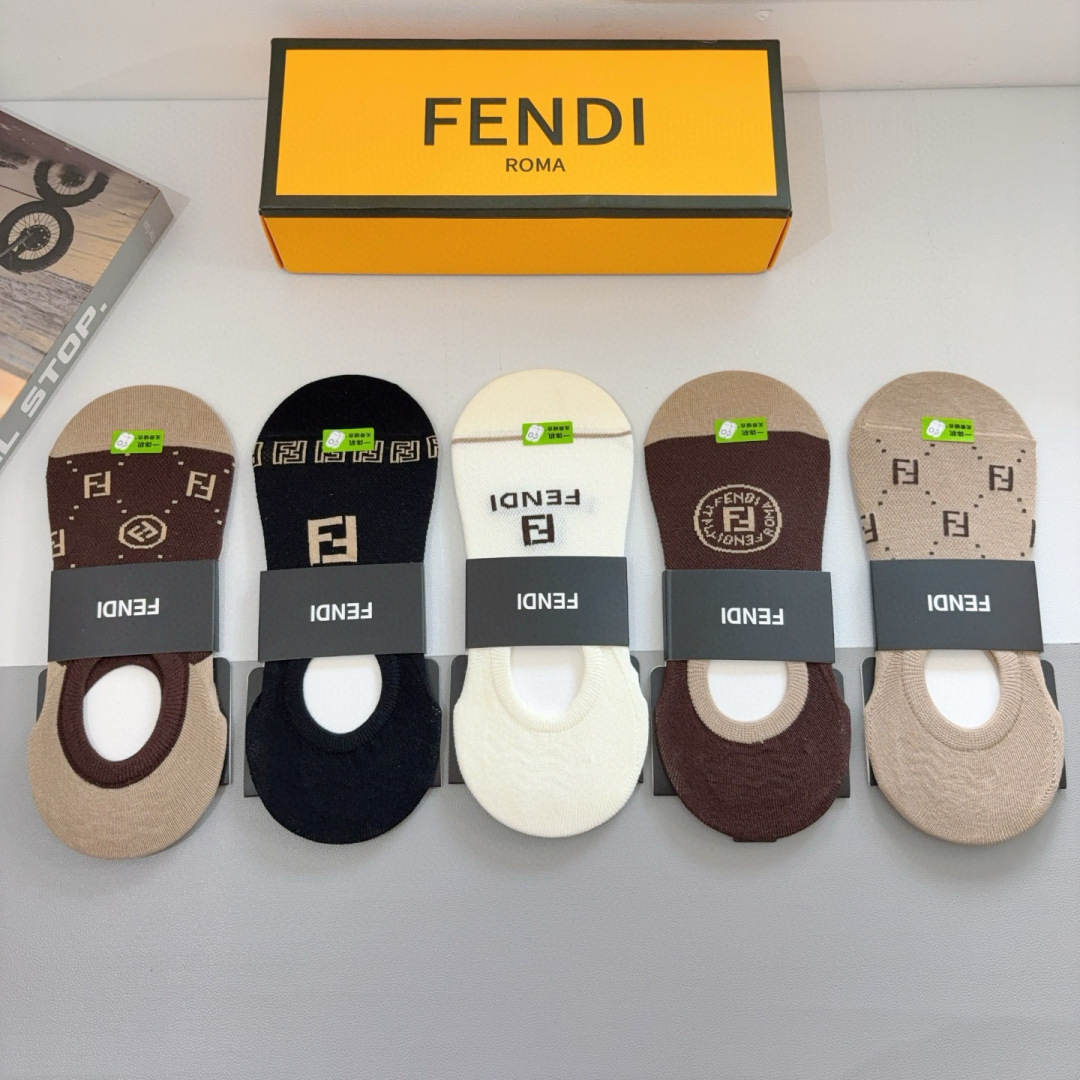 配包装（一盒5双）
FENDI （芬迪） 经典纯棉船袜，秒杀市场普通货，经典图案logo，专柜同步袜子❗