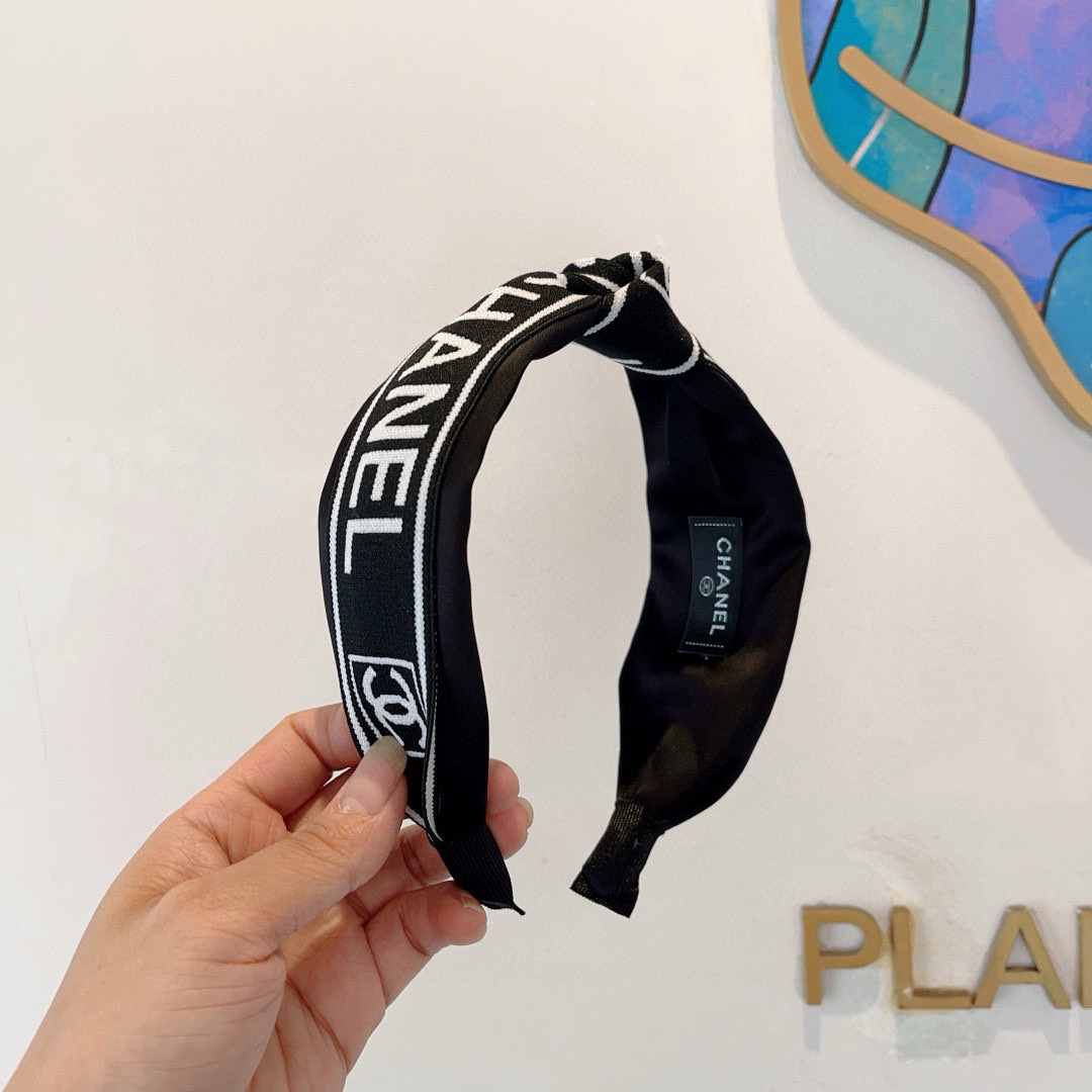 NO:301141,Packaging CHANEL's latest small fragrant headband, fragrant grandma headband, retro headband, popular internet celebrity products, super exquisite, fashionable and versatile!  hairpins, hairpins, chanel, chanel, hairpins19860909配包装 CHANEL（香奈儿）最新款小香发箍,香奶奶头箍,复古头箍,网红爆款推荐 超精致,时尚百搭！发夹,发夹,chanel,chanel,hairpins,accessory