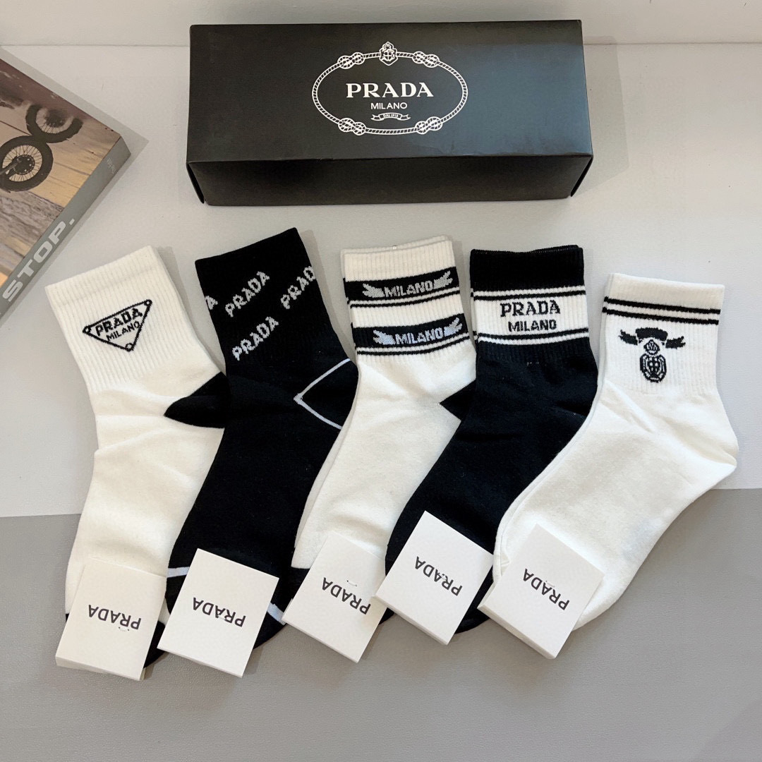 NO:299230,Packaging PRADA (Prada) European and American new inverted triangle label trendy color headband, same style as celebrities, goddess must-have items, very versatile, fashionable and trendy, wear it full of tall and tall. Socks, stockings, socks, prada, prada, socks19860909配包装 PRADA（普拉达） 欧美新款倒三角标潮流色彩发箍,明星同款 女神必备单品,非常百搭,时尚潮流, 戴上它满满的高大上.袜子,丝袜,袜子,prada,prada,socks,accessory