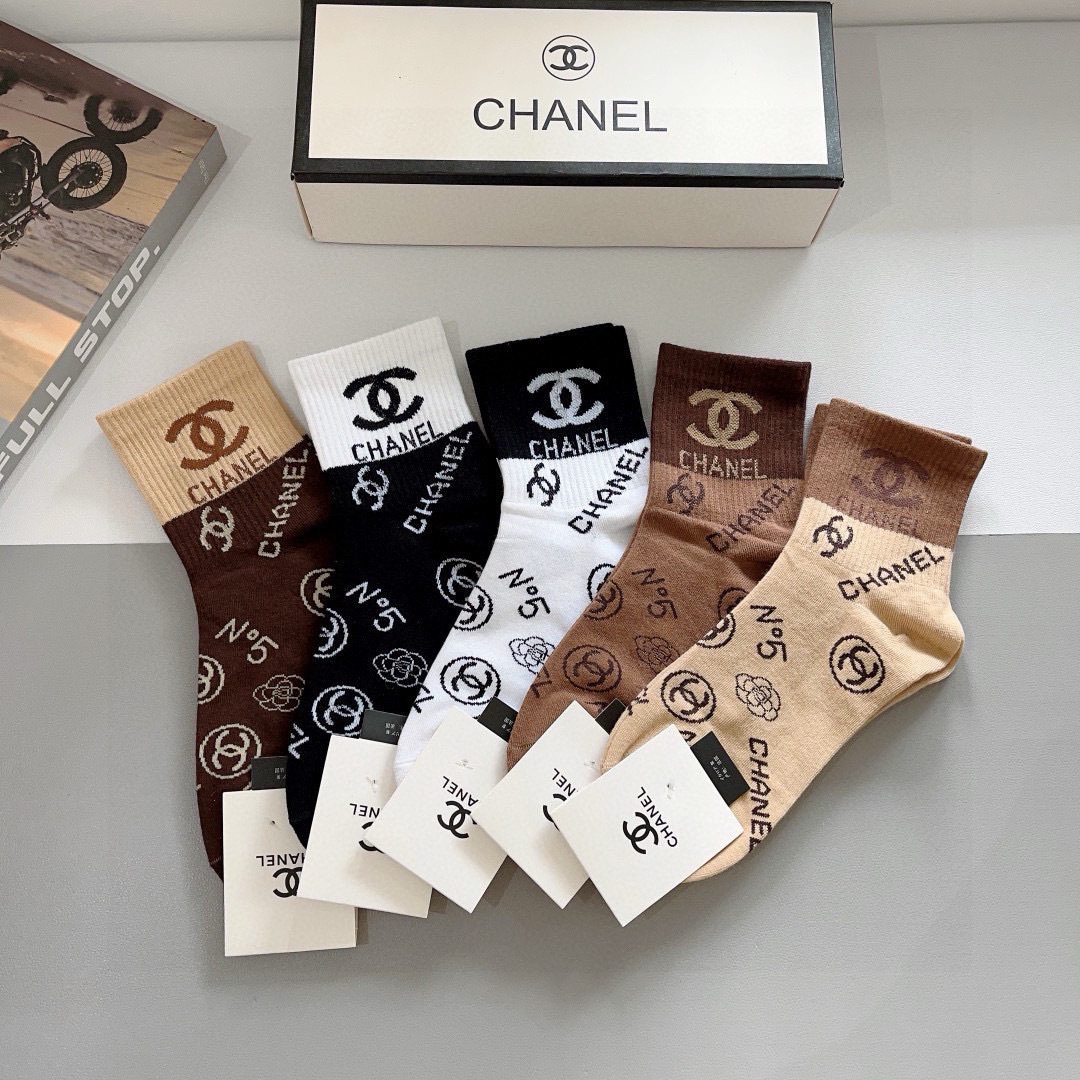 NO:299225,Packaging (one box of 5 pairs) CHANEL classic socks high-version pure cotton material is soft, instantly sold out ordinary goods in the market, classic double C pattern logo, counter synchronous socks, big brands on the street, must-have for trendy people, super easy to match socks, stockings, socks, chanel, chanel, socks19860909配包装（一盒5双） CHANEL 香奈儿经典袜子高版本纯棉材质柔软,秒杀市场普通货,经典的双C图案logo,专柜同步袜子大牌出街,潮人必备,超好搭袜子,丝袜,袜子,chanel,chanel,socks,accessory
