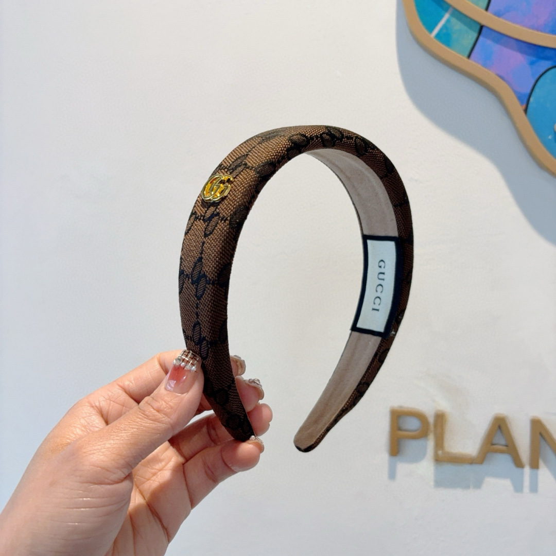 NO:301030,Packaging Gucci Internet celebrity classic new fabric headband, goddess must-have single headband, very versatile and fashionable style!  hairpins, hairpins, gucci, hairpins19860909配包装 Gucci古奇 网红经典新款布艺发箍,女神必备单品头箍,非常百搭,时尚潮流款！发夹,发夹,gucci,hairpins,accessory