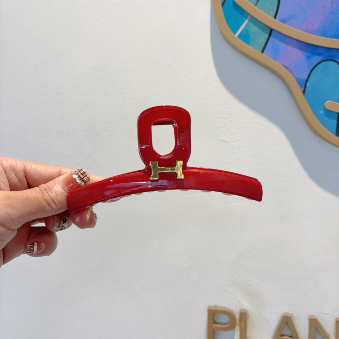 NO:301052,Packaged with HERMES (Hermes) new Korean version of double H clips, large shark clips, simple and classic letter logo, super exquisite and versatile, you will be fucked by the picture when you turn on the picture!  hairpins, hairpins, hermes, hermes, hairpins19860909配包装 HERMES（爱马仕）新款韩版双H抓夹 大号鲨鱼夹,简约经典字母logo, 超精致百搭,转图必爆哈！发夹,发夹,hermes,hermes,hairpins,accessory