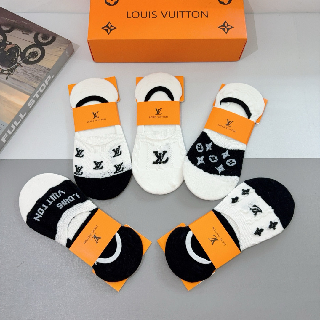 配包装（一盒5双） 
🌟 LV 路易威登 ，竹棉袜子 潮人必备爆款，经典字母logo船袜，个性时尚百搭款