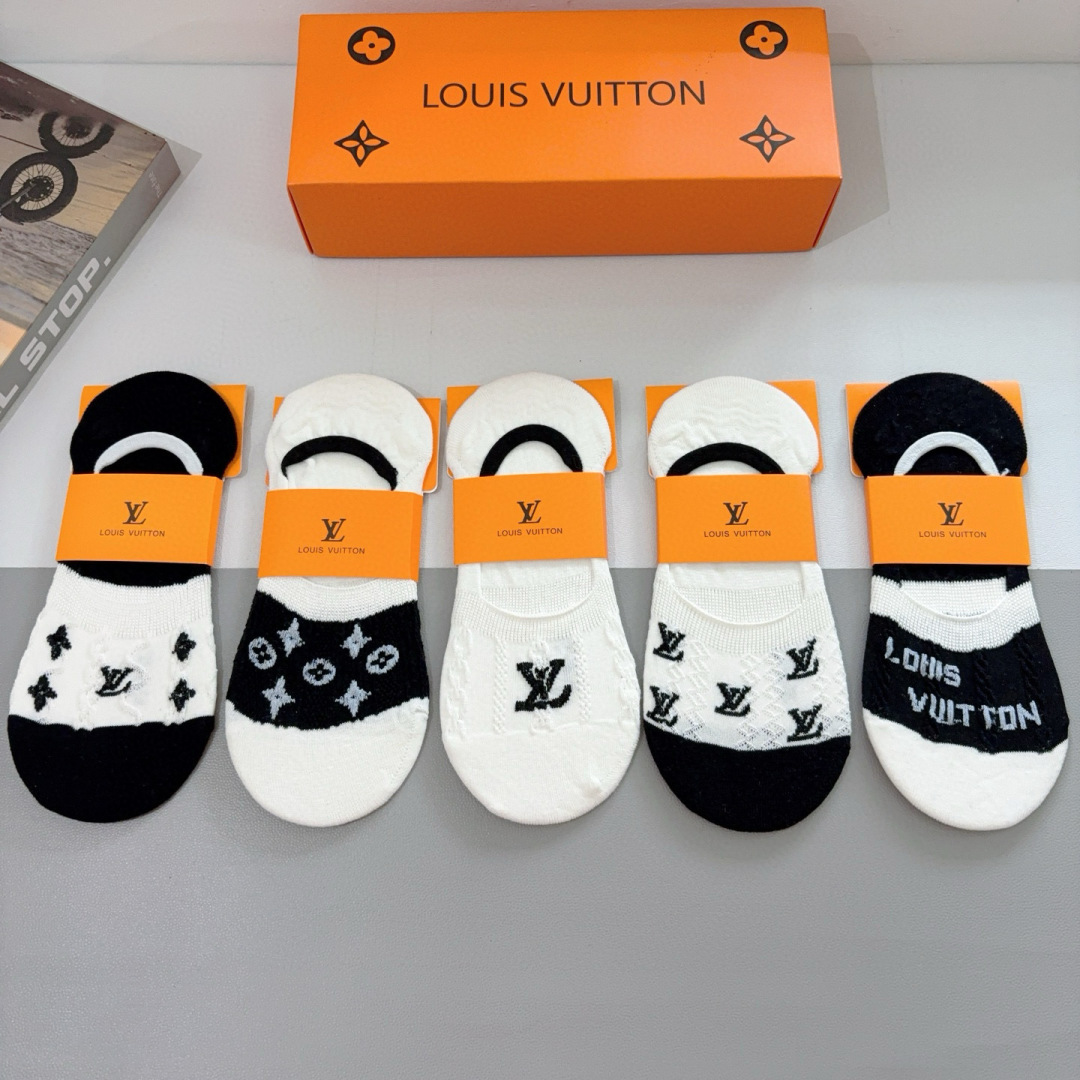 配包装（一盒5双） 
🌟 LV 路易威登 ，竹棉袜子 潮人必备爆款，经典字母logo船袜，个性时尚百搭款