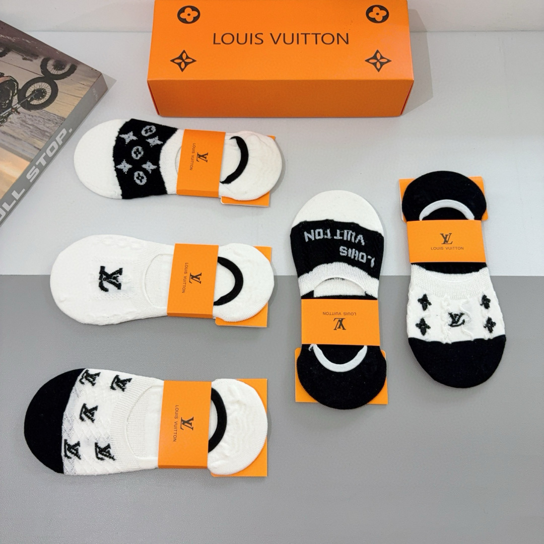配包装（一盒5双） 
🌟 LV 路易威登 ，竹棉袜子 潮人必备爆款，经典字母logo船袜，个性时尚百搭款