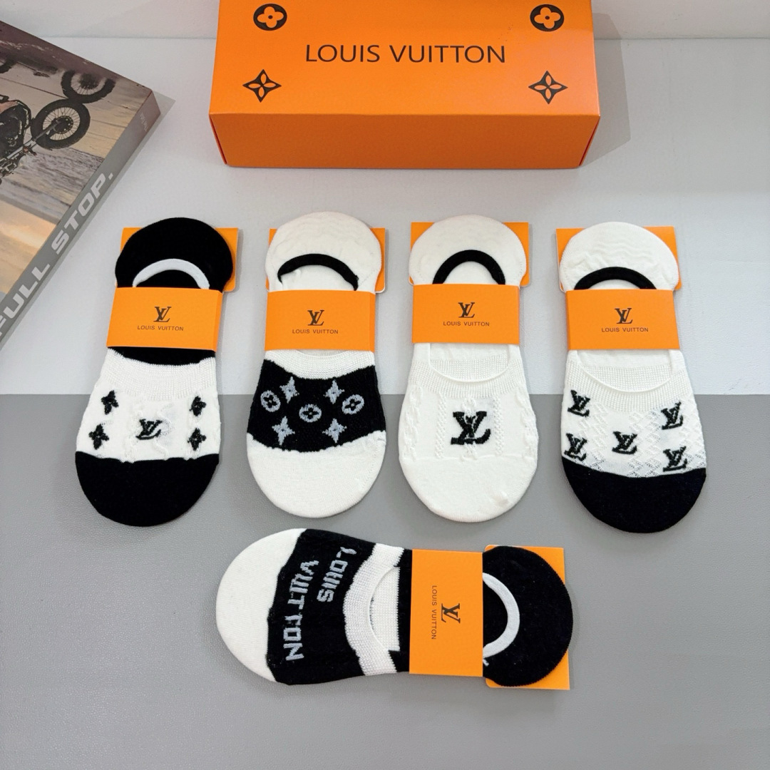 配包装（一盒5双） 
🌟 LV 路易威登 ，竹棉袜子 潮人必备爆款，经典字母logo船袜，个性时尚百搭款