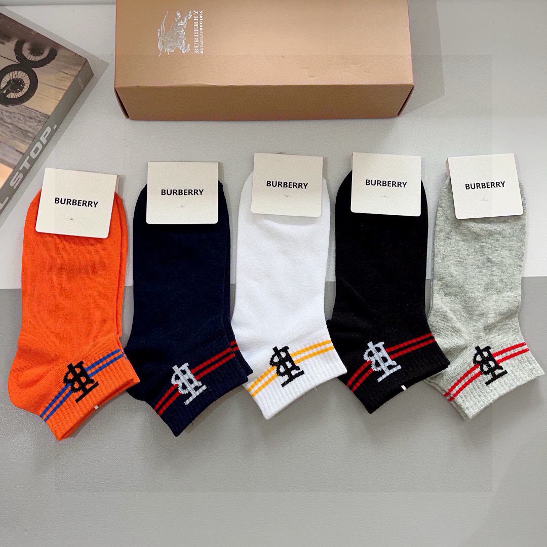 配包装（一盒5双）
🌟Burberry 巴宝莉 超火爆小单品，男女通用纯棉面料，潮人必备  爆款格子中筒
