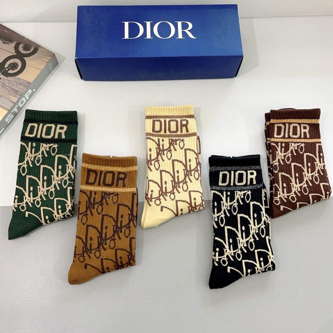 配包装（一盒5双）
Dior 迪奥 新款字母罗口长筒袜子！爆款字母专柜同步长筒袜，💛大牌出街，潮人必备🔥
