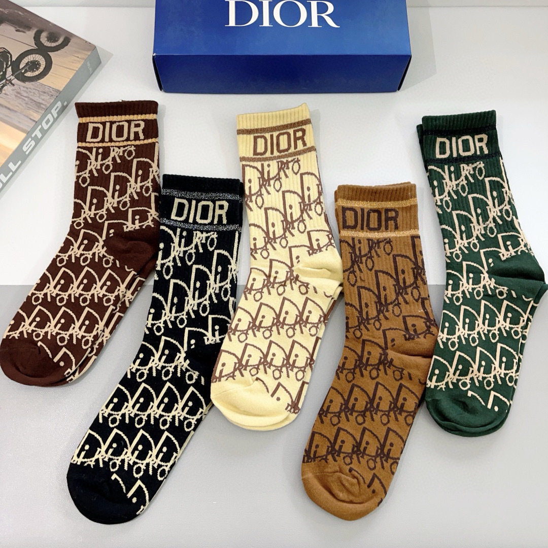 配包装（一盒5双）
Dior 迪奥 新款字母罗口长筒袜子！爆款字母专柜同步长筒袜，💛大牌出街，潮人必备🔥