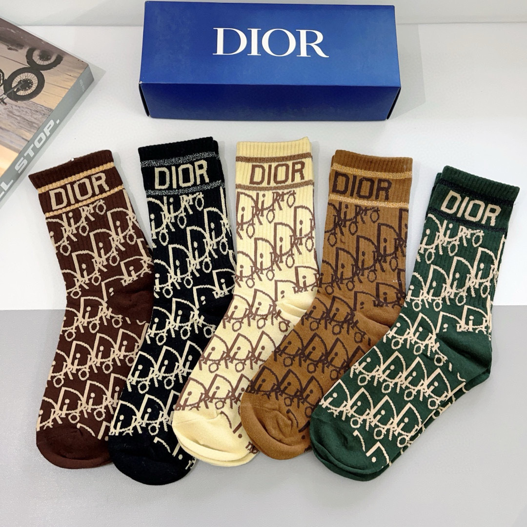 配包装（一盒5双）
Dior 迪奥 新款字母罗口长筒袜子！爆款字母专柜同步长筒袜，💛大牌出街，潮人必备🔥