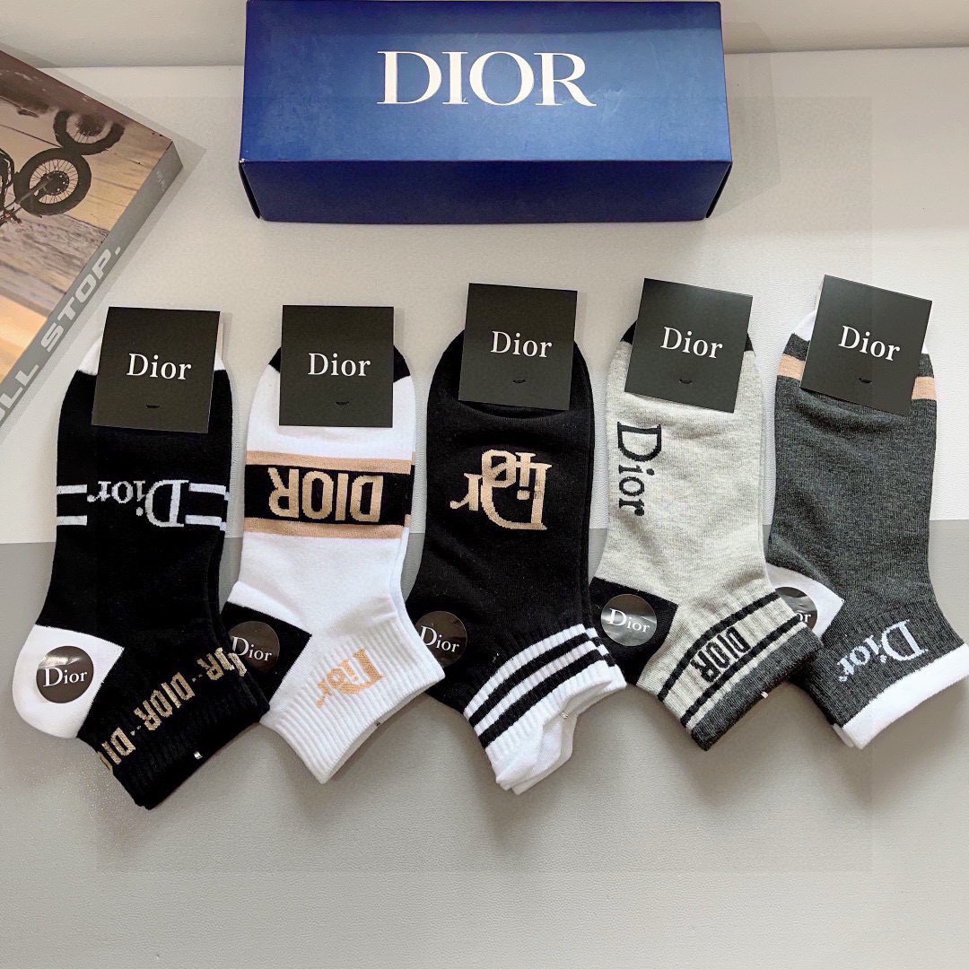 配包装（一盒5双）
Dior 迪奥 新款字母罗口短筒袜子！爆款字母专柜同步袜子，💛大牌出街，潮人必备🔥超