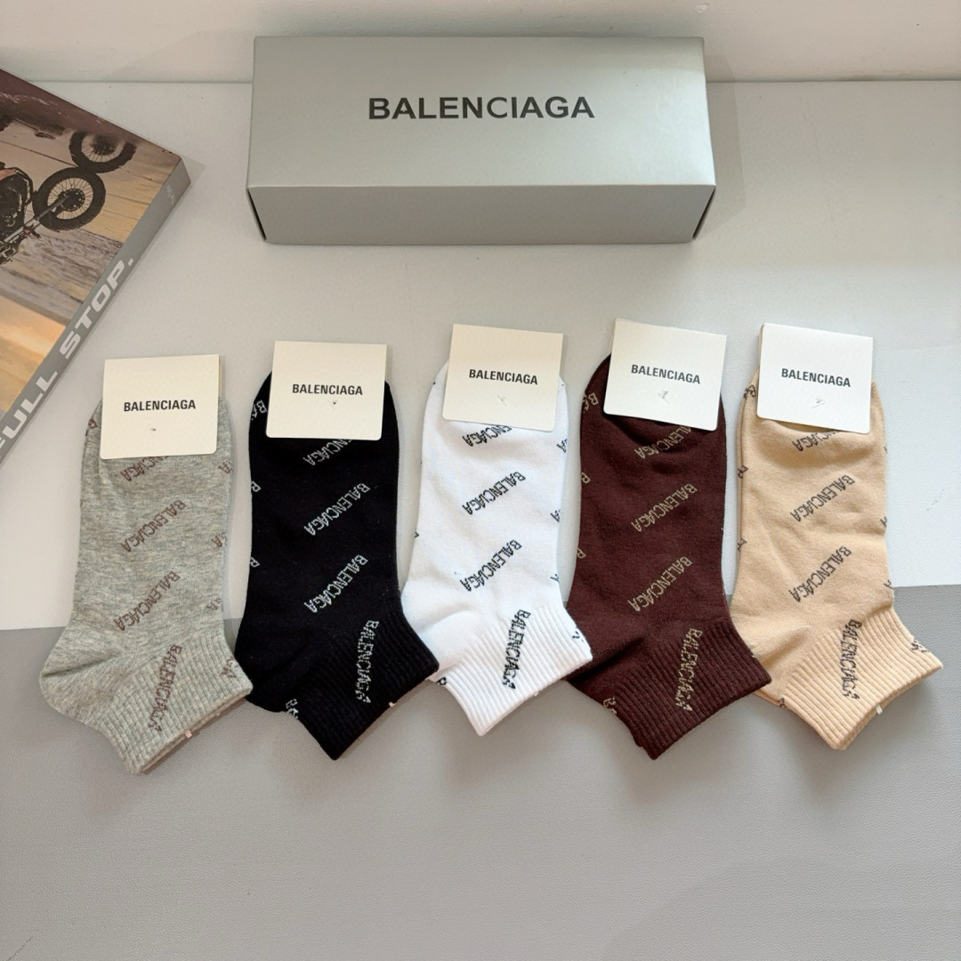 配包装【一盒5双】
BALENCIAGA 巴黎世家 新款短筒袜子🔥潮人必不可少的时尚专柜代购袜子 ，超级