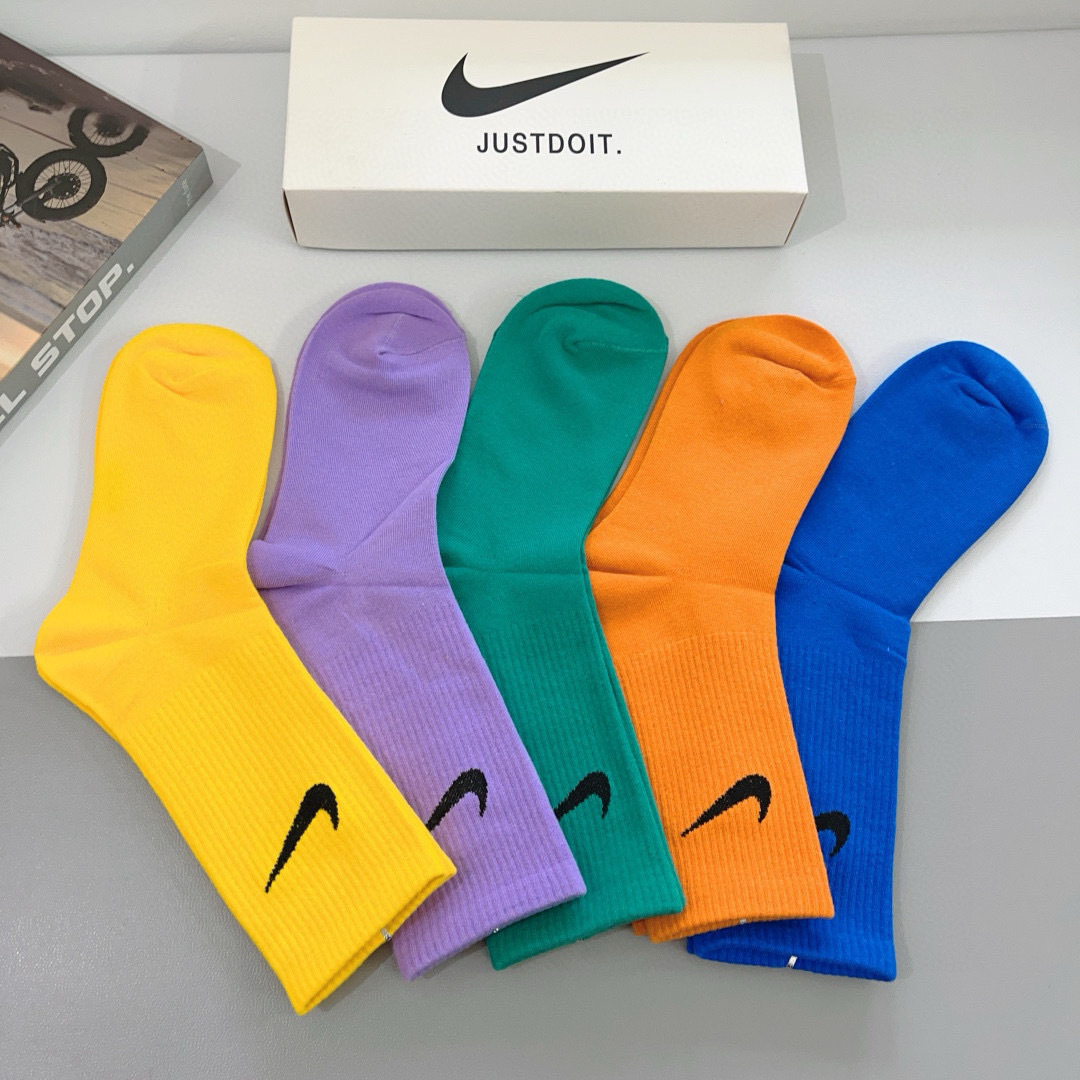 配包装（一盒5双）
新款 Nike/耐克 经典款专柜同步纯棉长筒袜子、百搭款 高品质 抗菌防臭吸汗透气得
