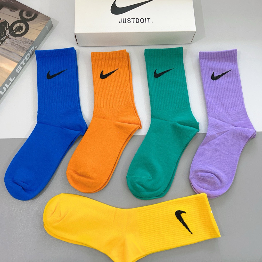 配包装（一盒5双）
新款 Nike/耐克 经典款专柜同步纯棉长筒袜子、百搭款 高品质 抗菌防臭吸汗透气得