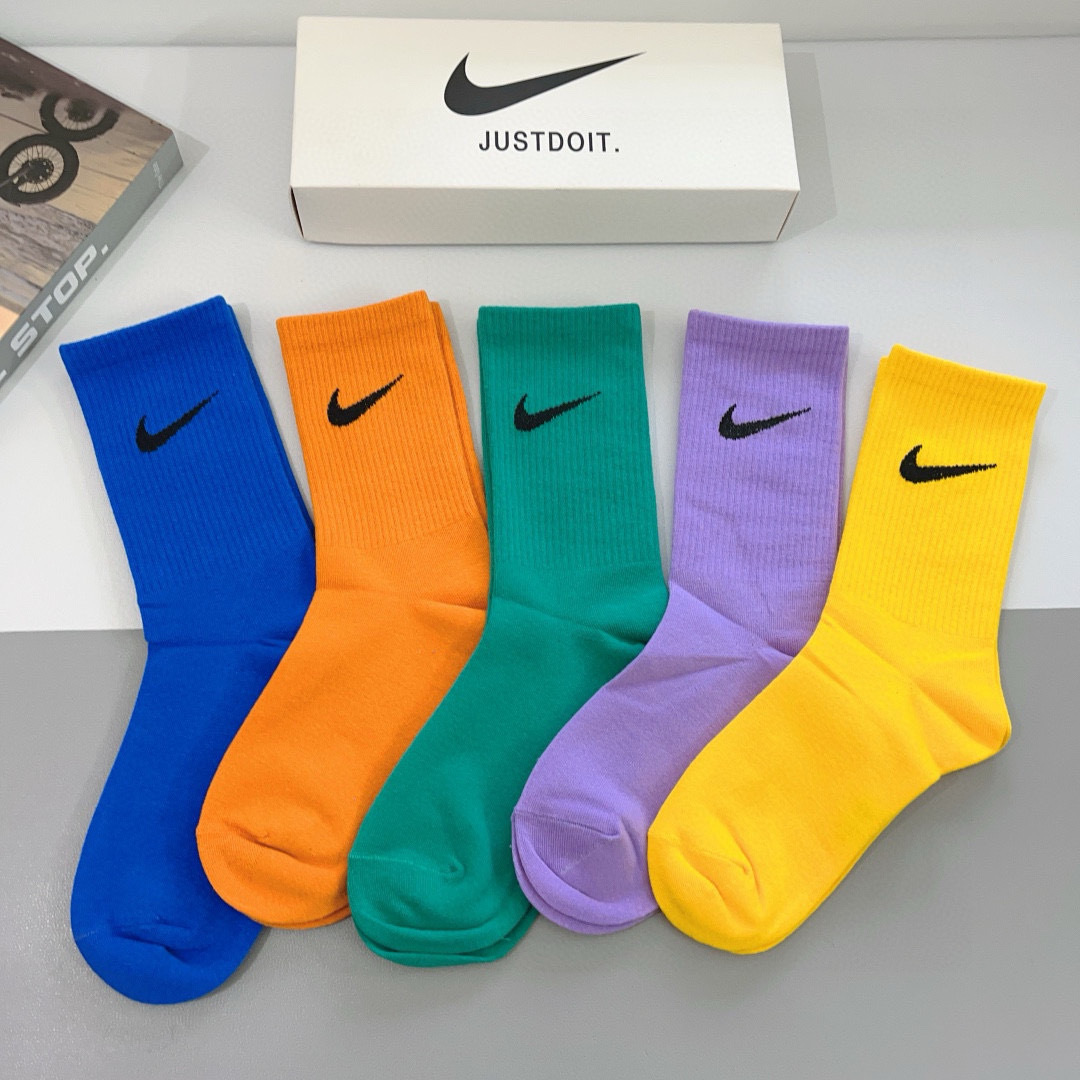 配包装（一盒5双）
新款 Nike/耐克 经典款专柜同步纯棉长筒袜子、百搭款 高品质 抗菌防臭吸汗透气得