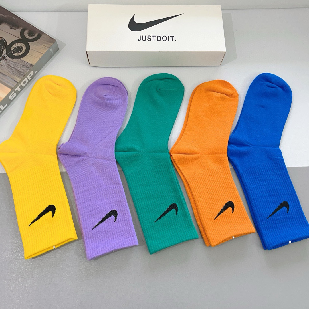配包装（一盒5双）
新款 Nike/耐克 经典款专柜同步纯棉长筒袜子、百搭款 高品质 抗菌防臭吸汗透气得
