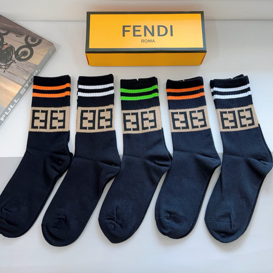 配包装【一盒5双】
FENDI芬迪高版本 ～网红新款芬迪小腿袜子🔥超级柔软🔥🔥潮人必不能少的FENDI专