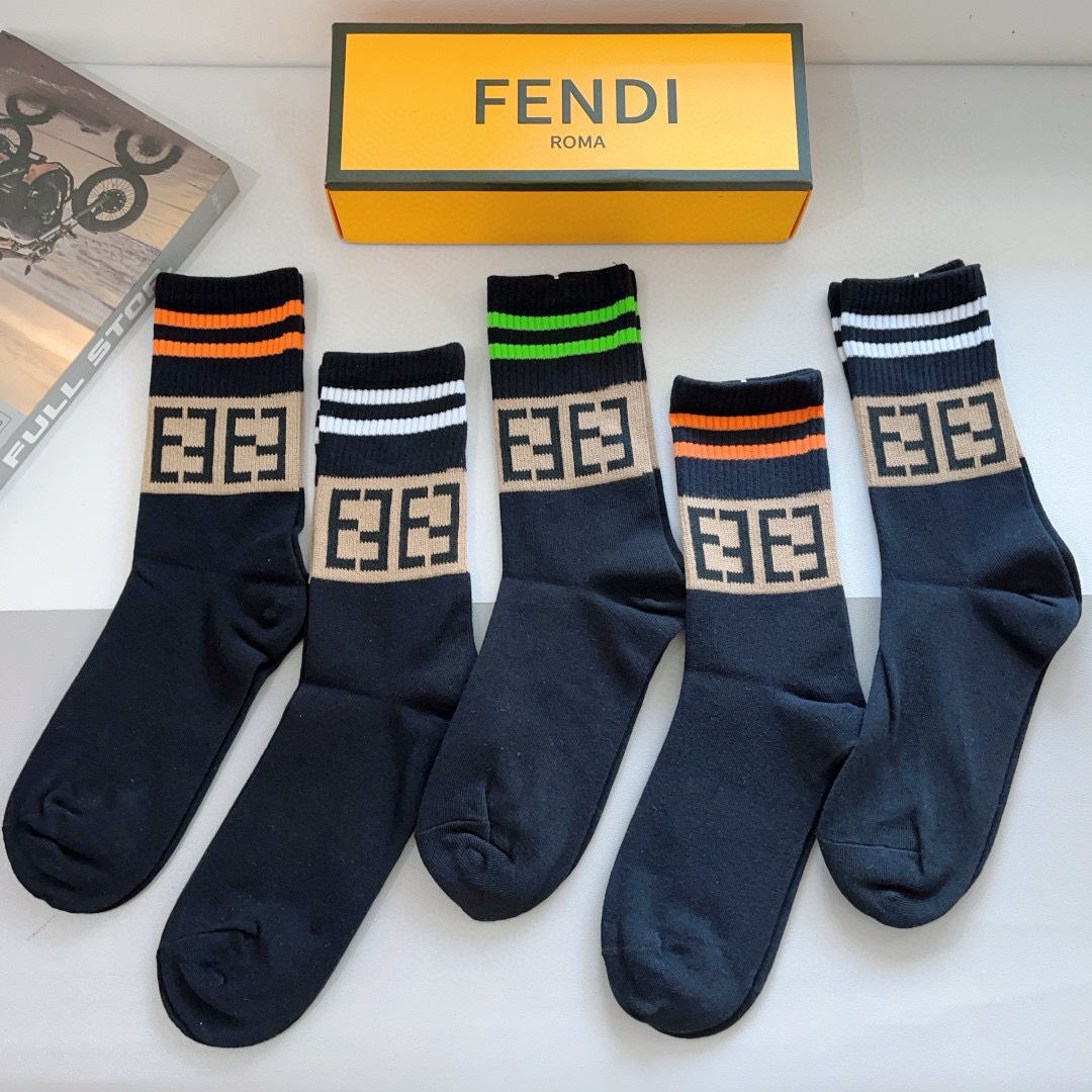 配包装【一盒5双】
FENDI芬迪高版本 ～网红新款芬迪小腿袜子🔥超级柔软🔥🔥潮人必不能少的FENDI专