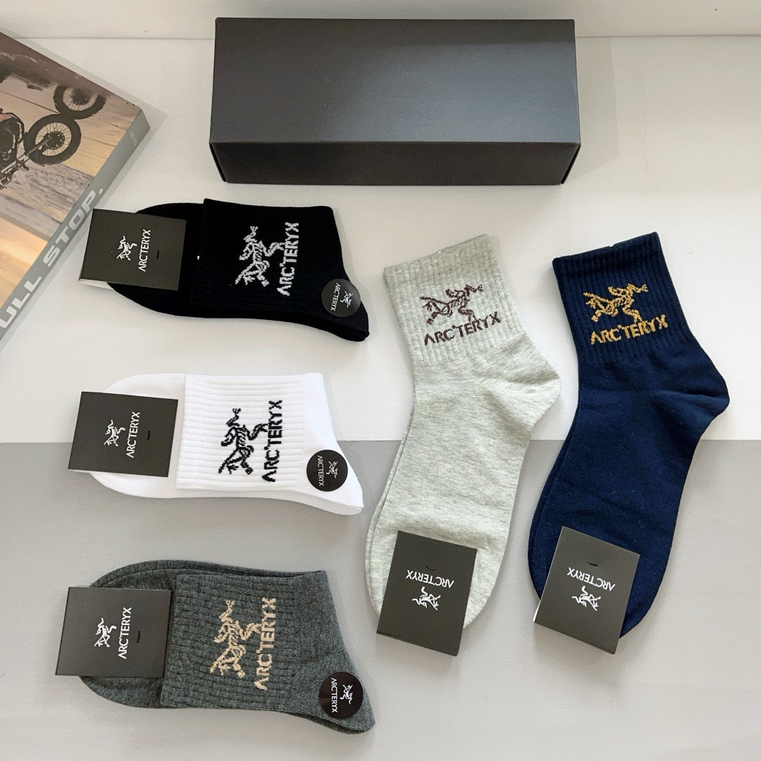 配包装（一盒5双）
ARC·TERYX（始祖鸟）2024秋冬新品男款中筒袜子❗️高版本纯棉面料，秒杀市场