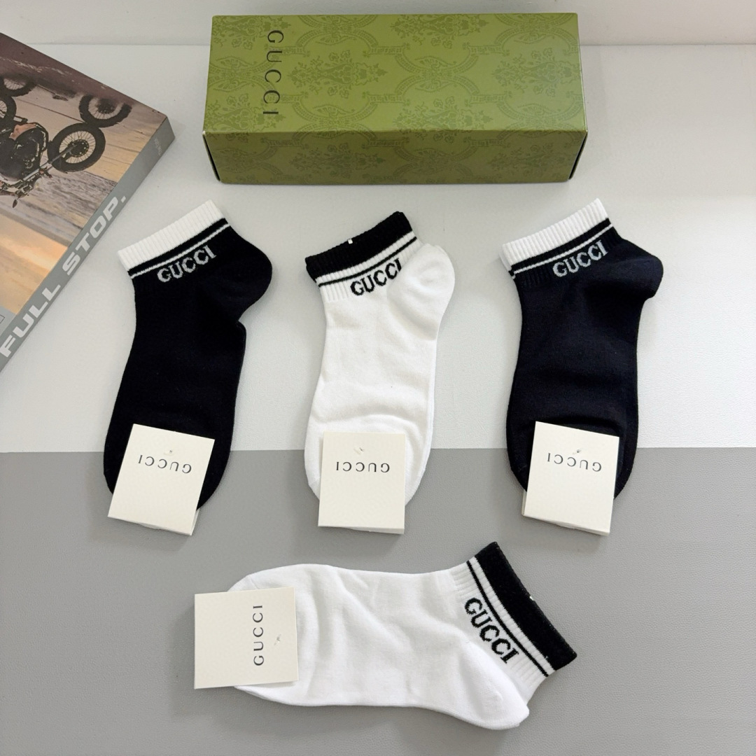 配包装（一盒4双）
 Gucci 古奇 新款短筒袜子，纯棉面料，潮人必备 ，爆款经典双G船袜 个性时尚百