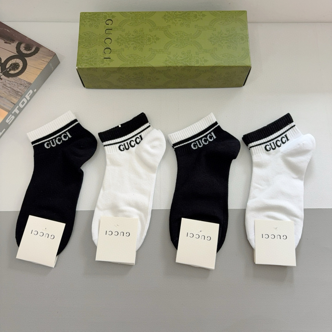 配包装（一盒4双）
 Gucci 古奇 新款短筒袜子，纯棉面料，潮人必备 ，爆款经典双G船袜 个性时尚百