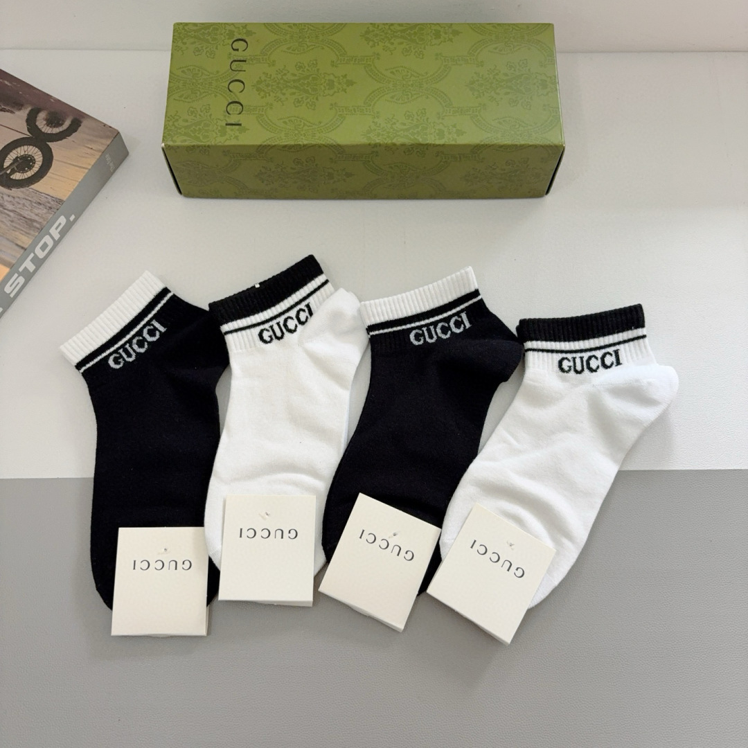 配包装（一盒4双）
 Gucci 古奇 新款短筒袜子，纯棉面料，潮人必备 ，爆款经典双G船袜 个性时尚百