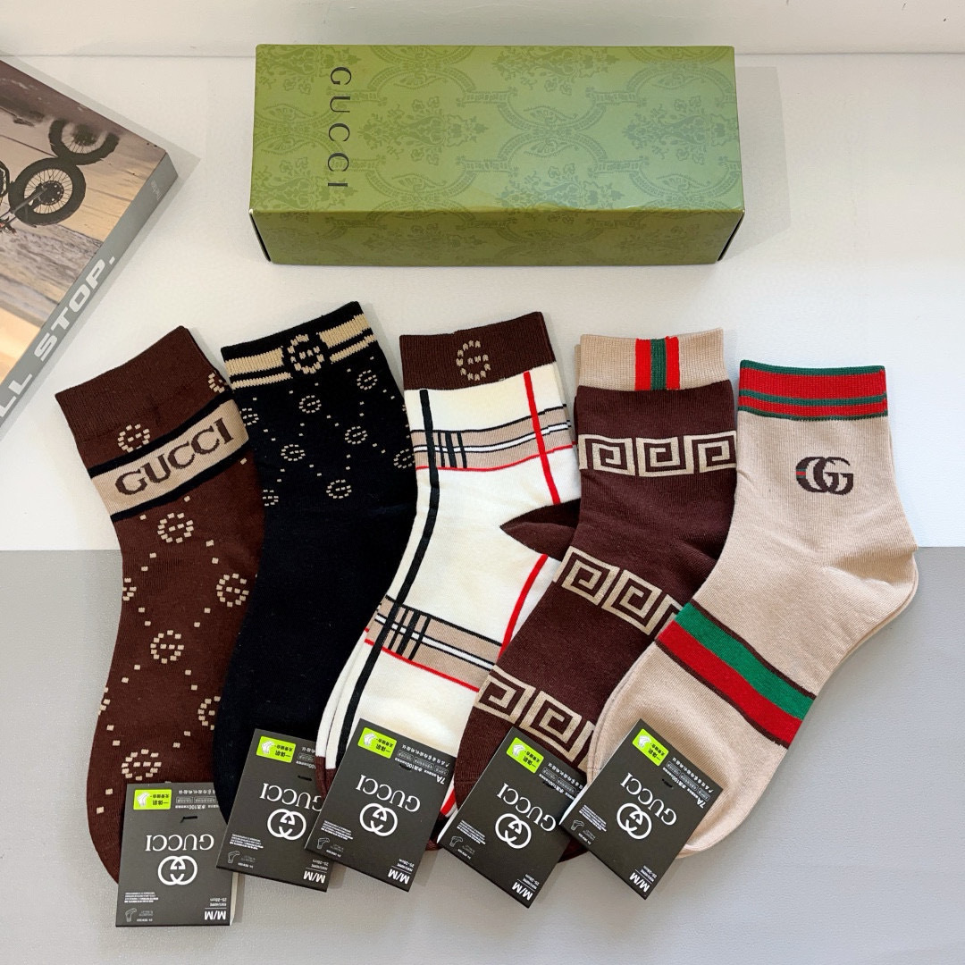 配包装（一盒5双）
 Gucci 古奇 新款中筒男款袜子，纯棉面料，潮人必备 ，Gucci 爆款，经典双