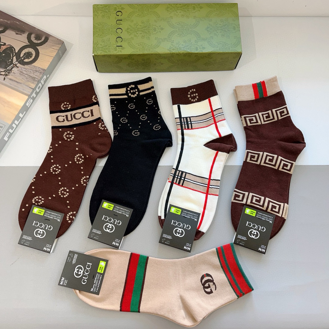 配包装（一盒5双）
 Gucci 古奇 新款中筒男款袜子，纯棉面料，潮人必备 ，Gucci 爆款，经典双