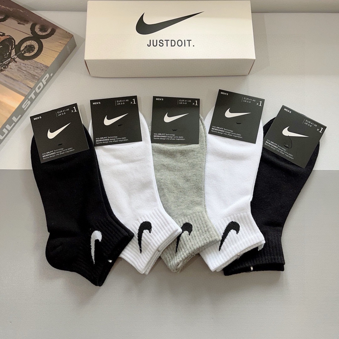 配包装（一盒5双）
新款 Nike/耐克 高版本短袜 精梳棉 专柜同步 高品质 抗菌防臭吸汗透气得意得意