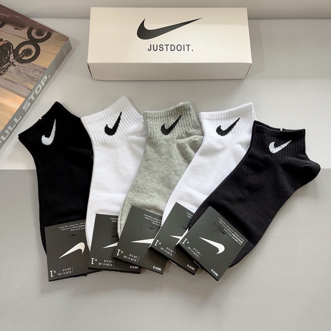 配包装（一盒5双）
新款 Nike/耐克 高版本短袜 精梳棉 专柜同步 高品质 抗菌防臭吸汗透气得意得意