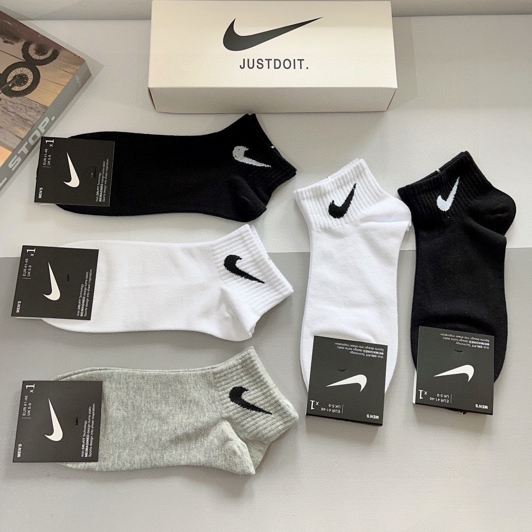 配包装（一盒5双）
新款 Nike/耐克 高版本短袜 精梳棉 专柜同步 高品质 抗菌防臭吸汗透气得意得意