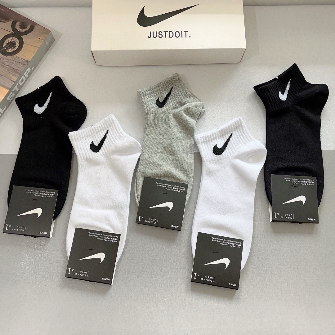配包装（一盒5双）
新款 Nike/耐克 高版本短袜 精梳棉 专柜同步 高品质 抗菌防臭吸汗透气得意得意
