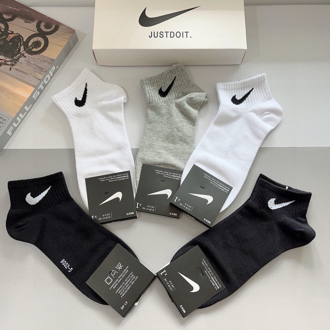 配包装（一盒5双）
新款 Nike/耐克 高版本短袜 精梳棉 专柜同步 高品质 抗菌防臭吸汗透气得意得意