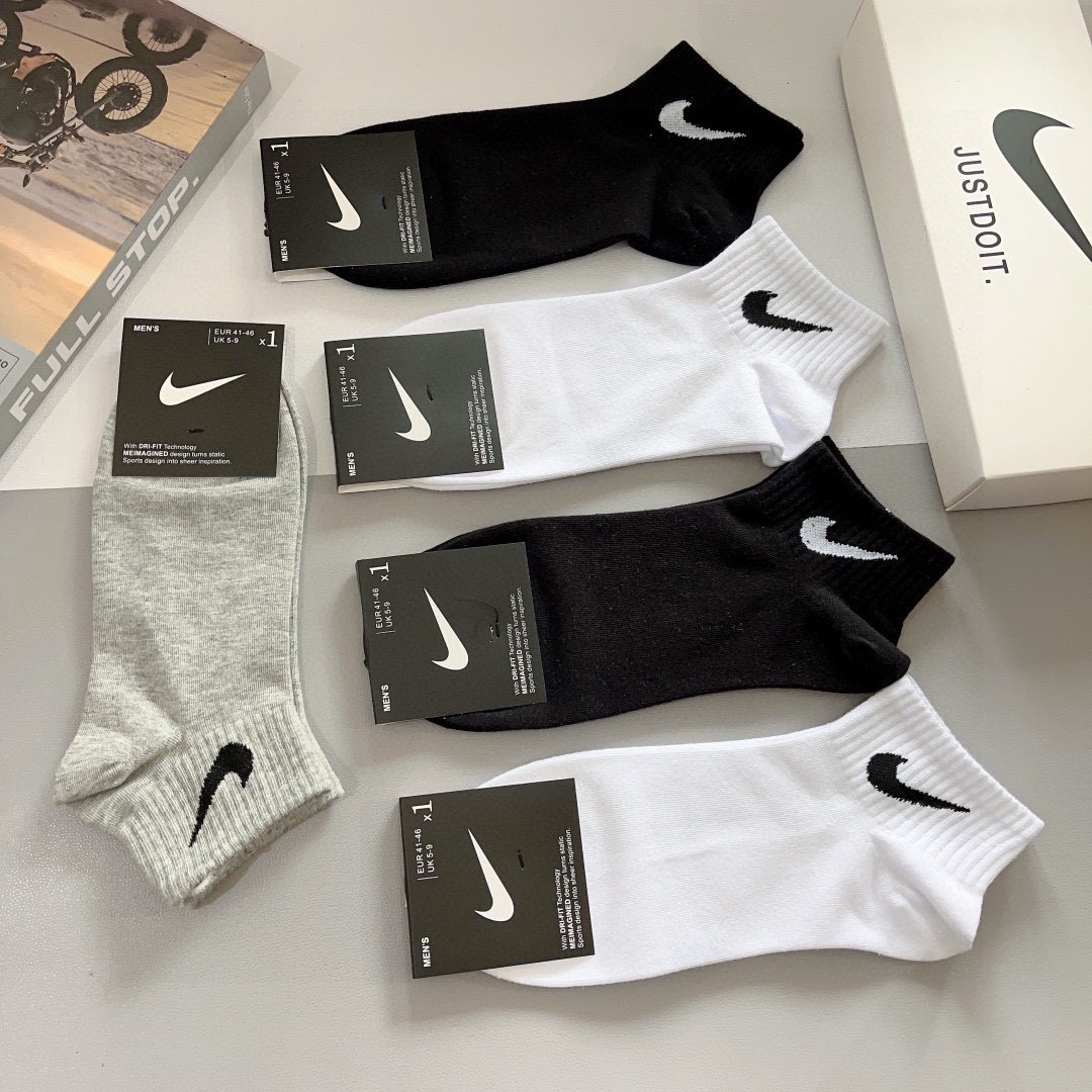 配包装（一盒5双）
新款 Nike/耐克 高版本短袜 精梳棉 专柜同步 高品质 抗菌防臭吸汗透气得意得意