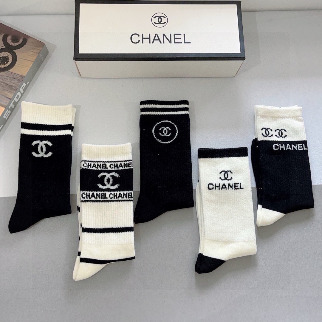 配包装（一盒5双）
CHANEL 香奈儿经典袜子❗️高版本纯棉材质柔软长筒袜 秒杀市场普通货，经典的双C