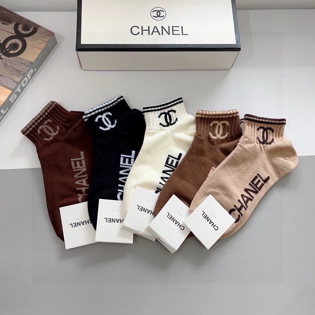 配包装（一盒5双）
CHANEL（香奈儿） 新款高端袜子！爆款字母专柜同步船袜 袜子 💛大牌出街，潮人必