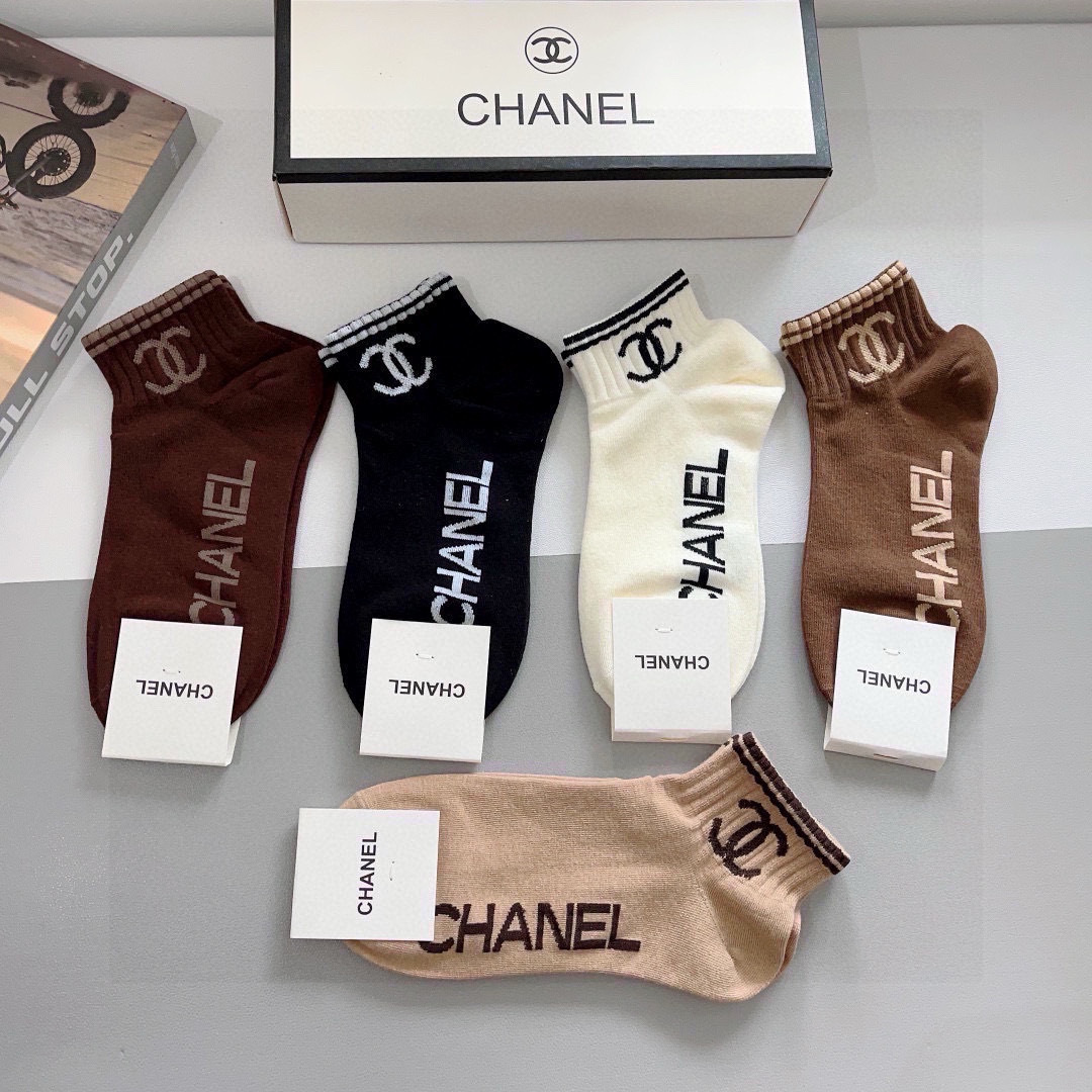 配包装（一盒5双）
CHANEL（香奈儿） 新款高端袜子！爆款字母专柜同步船袜 袜子 💛大牌出街，潮人必