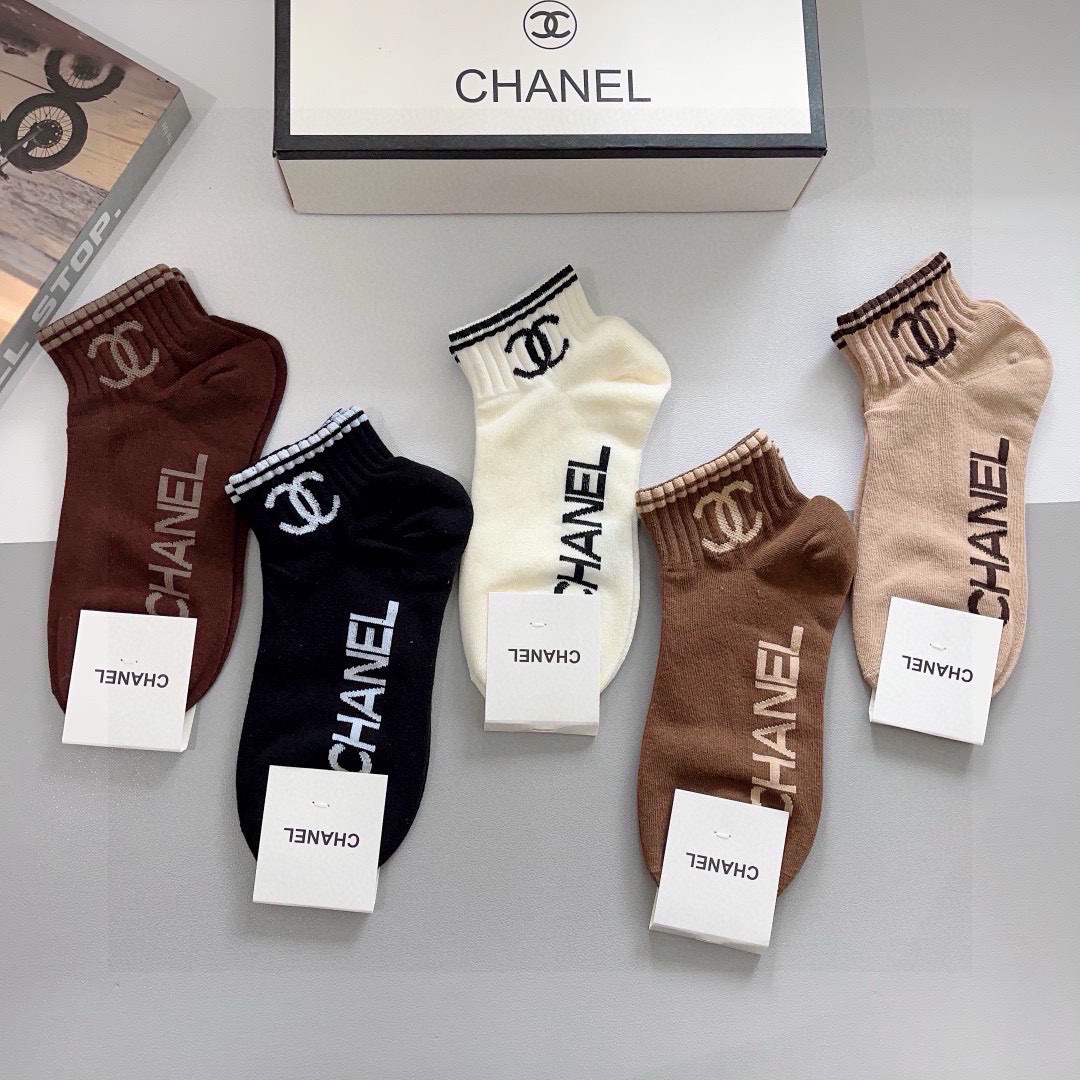 配包装（一盒5双）
CHANEL（香奈儿） 新款高端袜子！爆款字母专柜同步船袜 袜子 💛大牌出街，潮人必