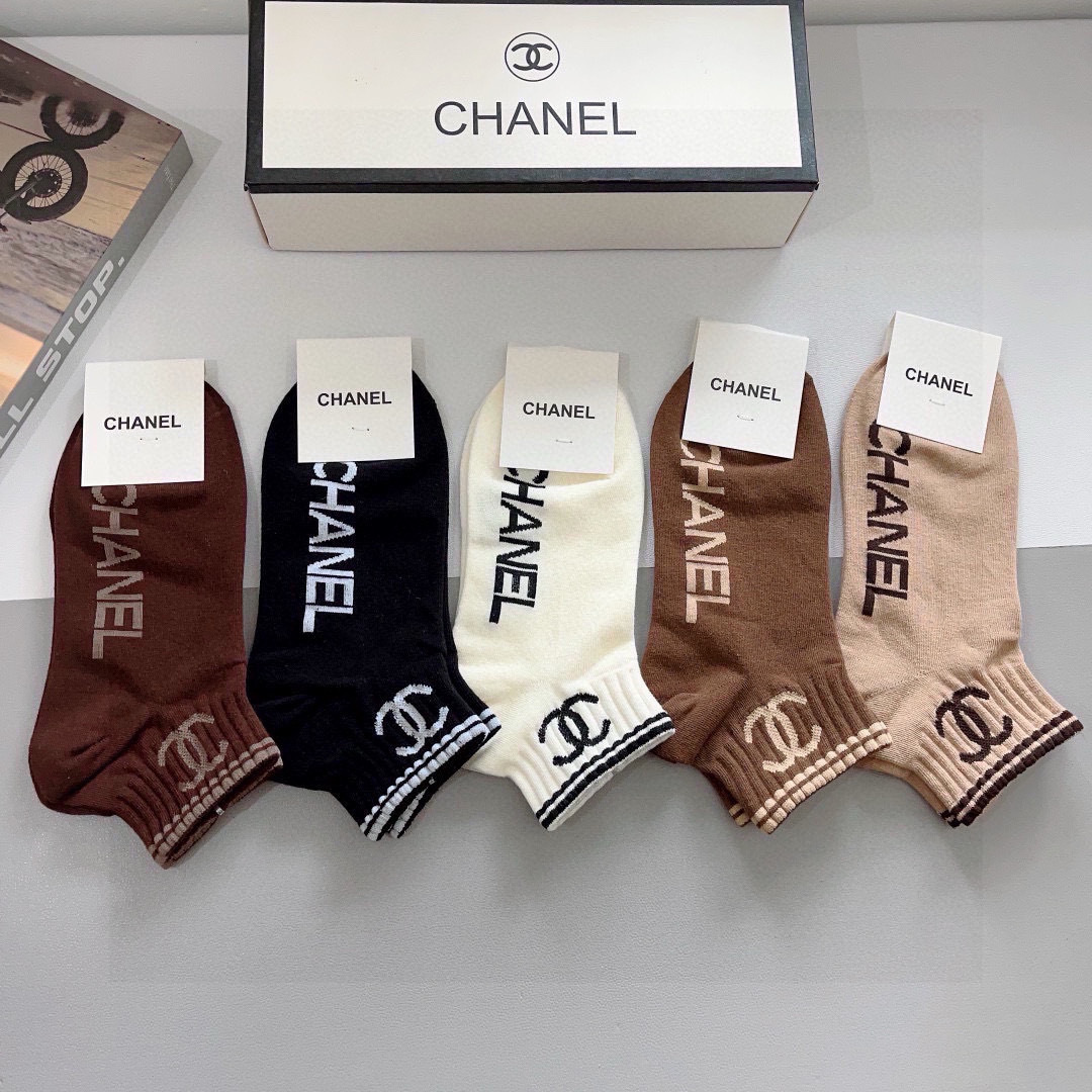 配包装（一盒5双）
CHANEL（香奈儿） 新款高端袜子！爆款字母专柜同步船袜 袜子 💛大牌出街，潮人必