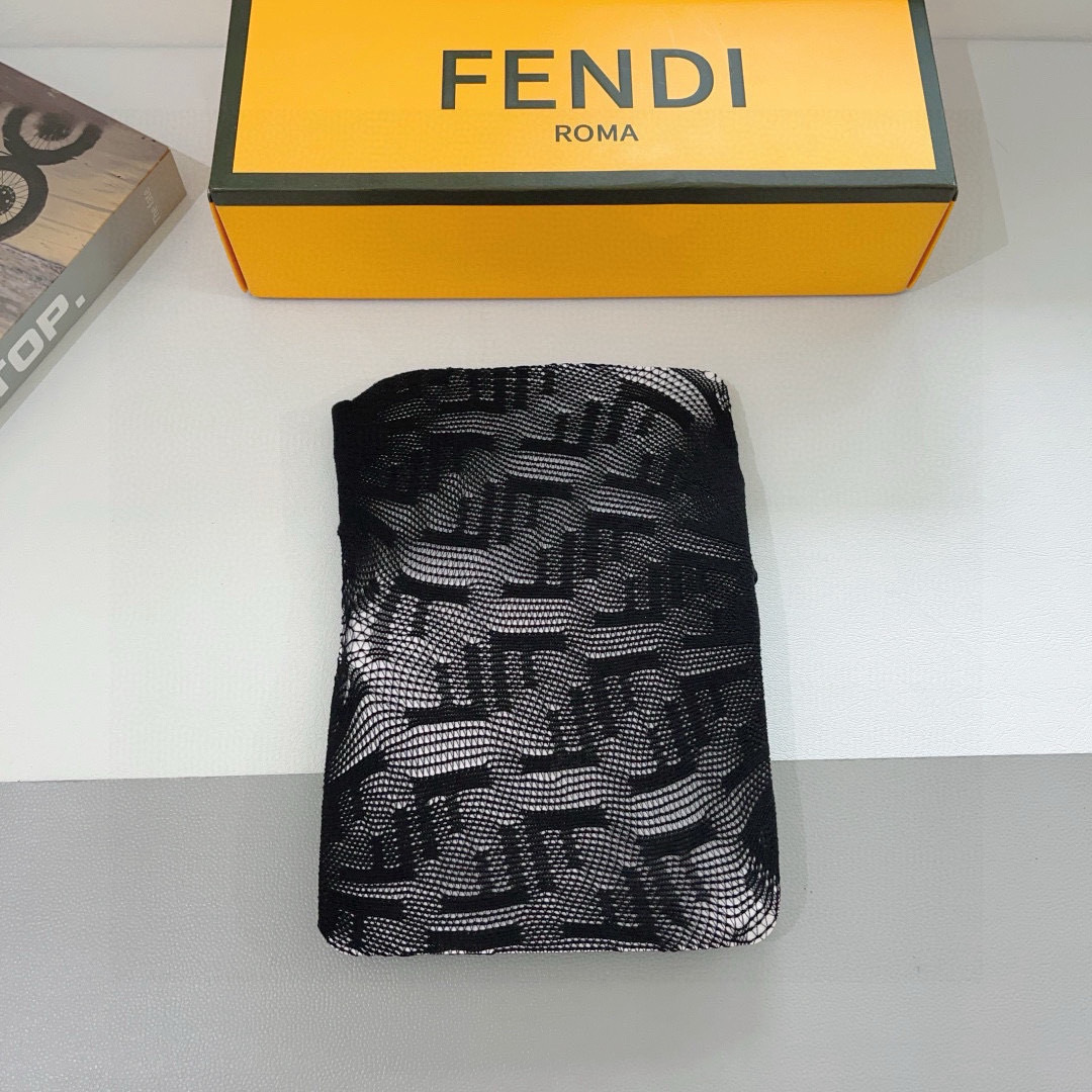 配包装（一盒1双）
FENDI 芬迪 爆款双F字母网袜 连裤袜🌟好看到爆炸 ，欧美大牌丝袜🔥
🌟潮人秋冬