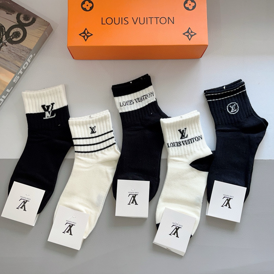 配包装（一盒5双）
 🌟 LV 路易威登 超火爆小单品，竹棉面料，潮人必备 爆款，经典字母logo中筒袜