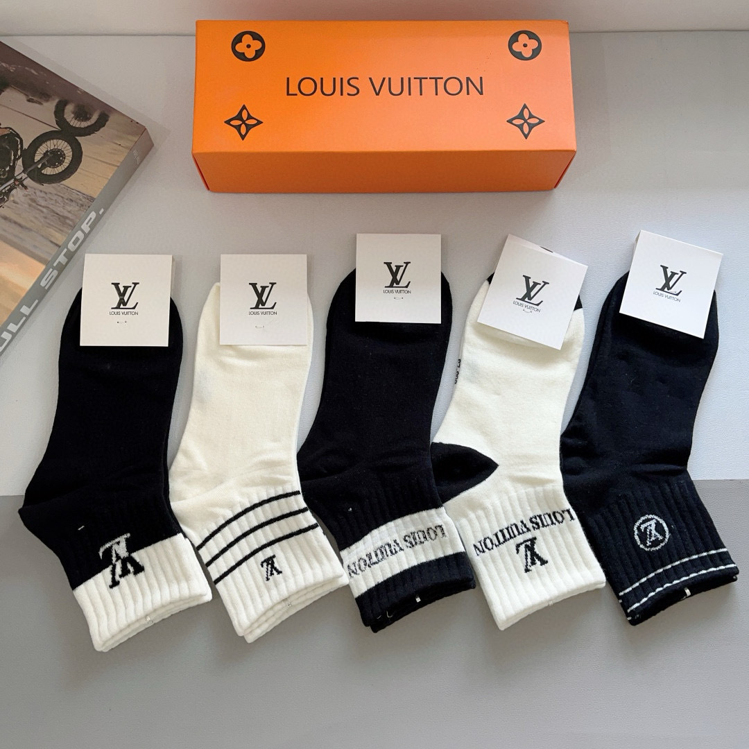 配包装（一盒5双）
 🌟 LV 路易威登 超火爆小单品，竹棉面料，潮人必备 爆款，经典字母logo中筒袜
