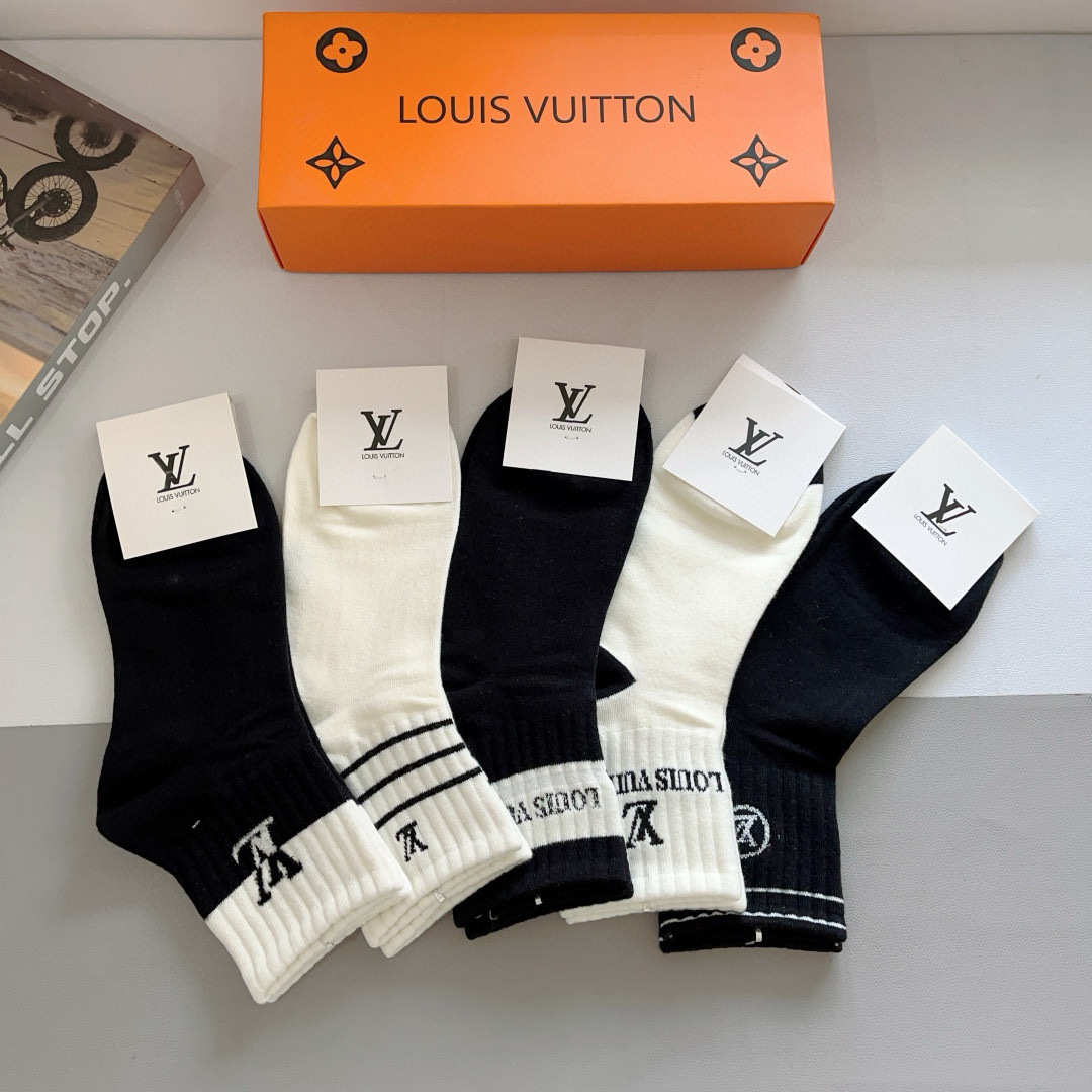 配包装（一盒5双）
 🌟 LV 路易威登 超火爆小单品，竹棉面料，潮人必备 爆款，经典字母logo中筒袜